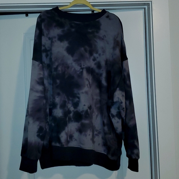Fashion Nova Tops - Fashion Nova sweatshirt